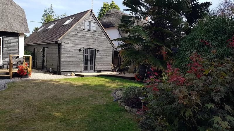 Riverside Pied a Terre, in Town, Two Acre Garden