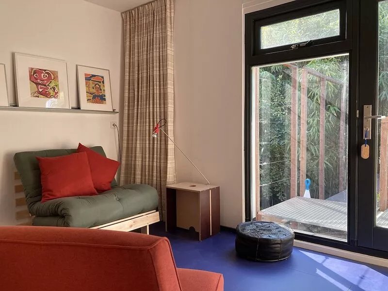 Houseboat with private studio near downtown and Rai in the middle of urban