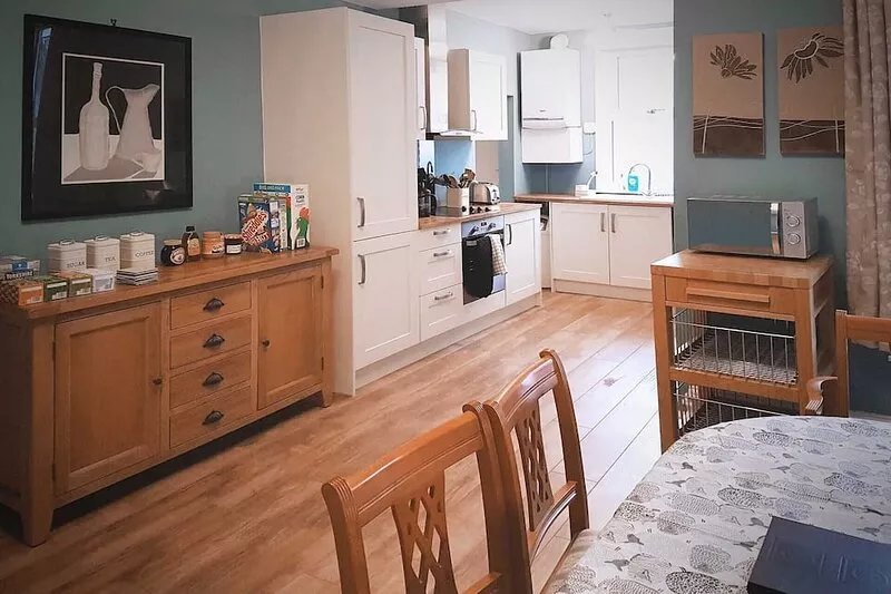 Superking beds, spacious and comfortable ground floor apartment near town centre