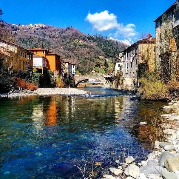 Villa with large pool (15m x 5m) in panoramic position close to Bagni di Lucca