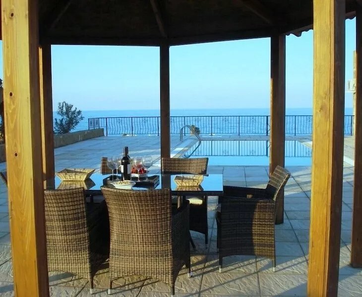 Traditional Stone villa with a private pool, sea and mountainview & fast Wifi