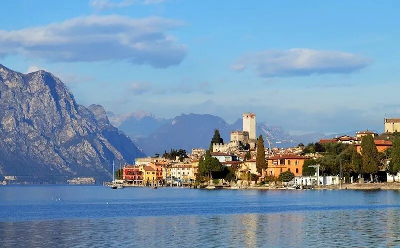 Lakeside apartment located in historic center with wonderful views