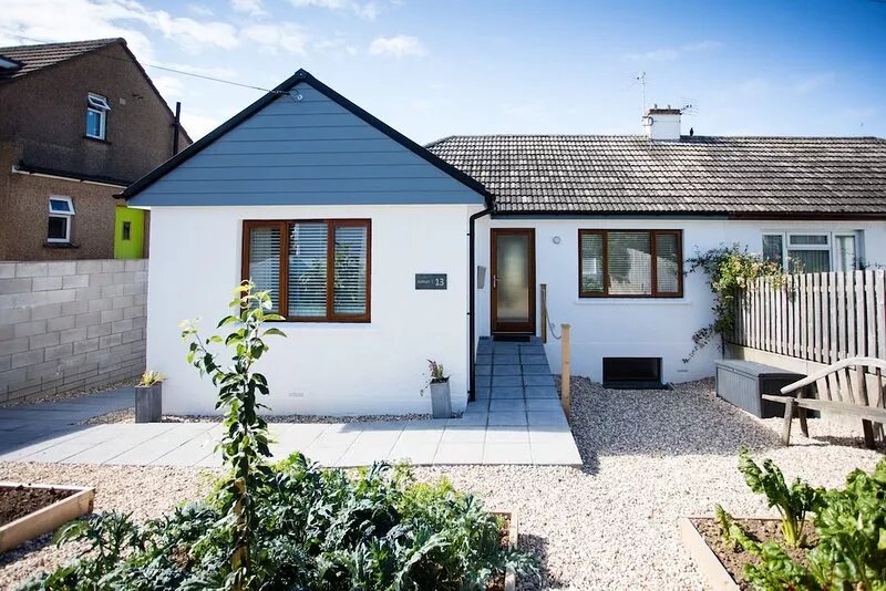 Well equipped and modern 4 bedroom family home -  600m from the beach