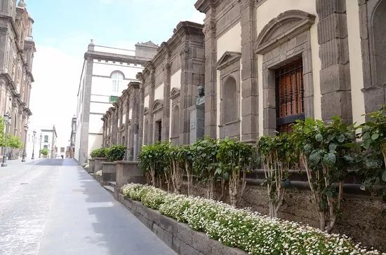 Monumento a Lujan Perez