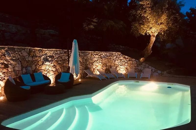 Welcoming air-conditioned villa with lovely sea view and swimming pool