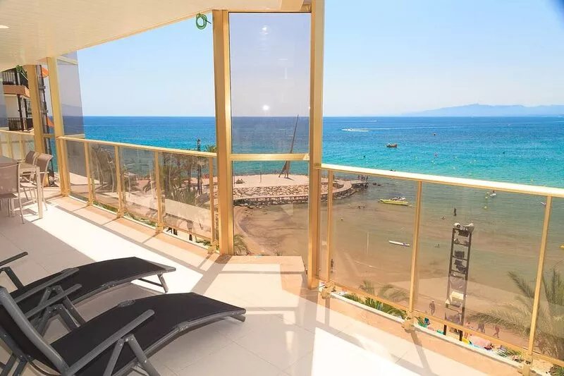 Spacious family apartment with amazing sea views · UHC BARCINO 003