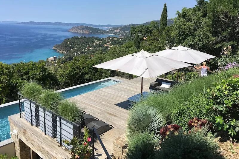 Modern villa with stunning sea view,luxurious comfort,5 bedrooms,3 bathrooms,11P