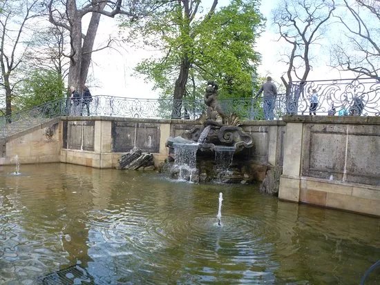 Delphinbrunnen