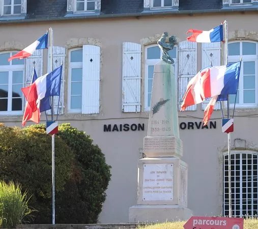 Monument Aux Morts De Chateau-chinon