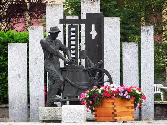 Monumento Al Moleta
