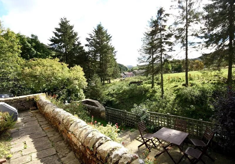 Cosy, Dog Friendly Cottage w/ Free WiFi, Woodburner, a good size garden and a