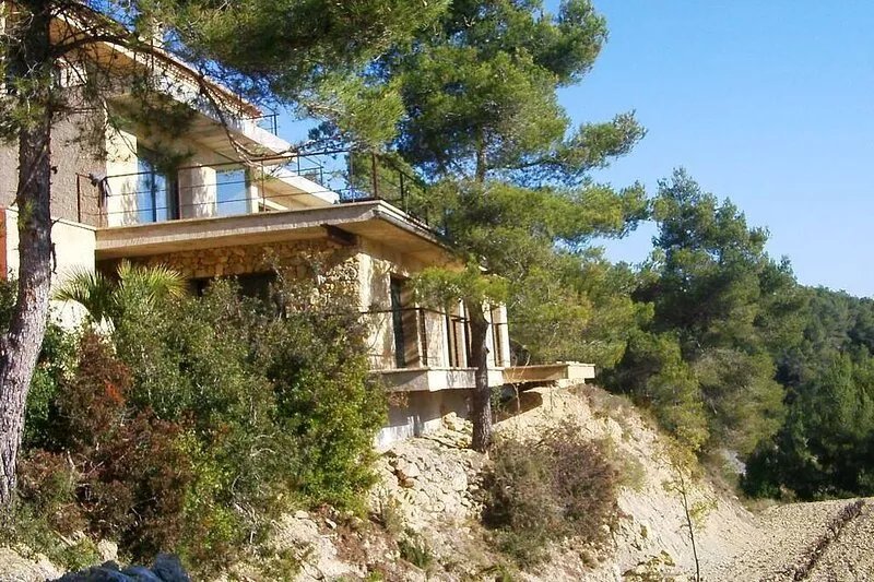 Near Barcelona, comfortable vacation apartment in country house surrounded by