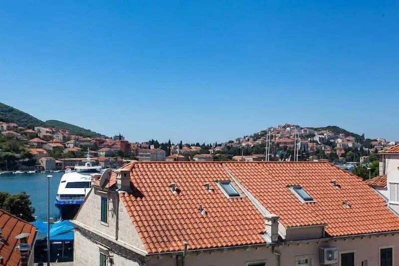 Apartment Hladilo Nostalgia - Comfort Two-Bedroom Apartment with Terrace and