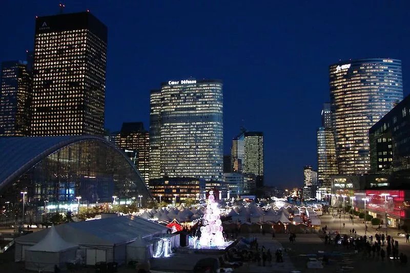 SUPERB 2 ROOMS - PARIS LA DEFENSE- RESIDENCE 4*