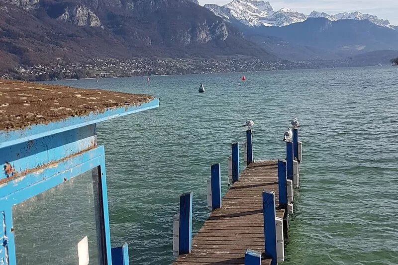 Detached chalet with terrace, garden, near Lake Annecy