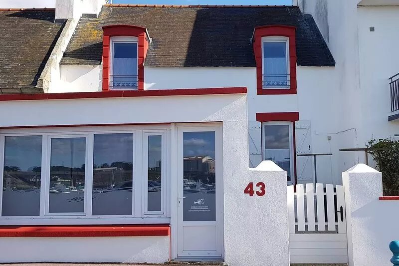 Small Fisherman's House 5 minutes walk from the beaches, opposite the port of