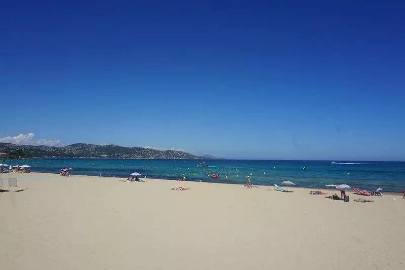 Sainte-Maxime, Provencal villa, beach on foot, swimming pool, close to shops