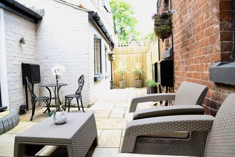 Boutique Courtyard Apt * The Chapel Chester - City Centre
