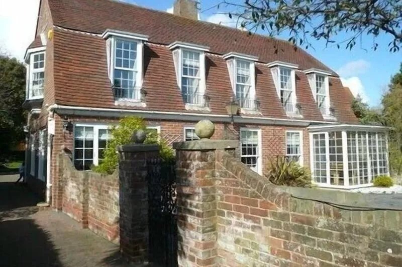 Beautiful seaside house with large secluded rear garden sleeps maximum 8 people