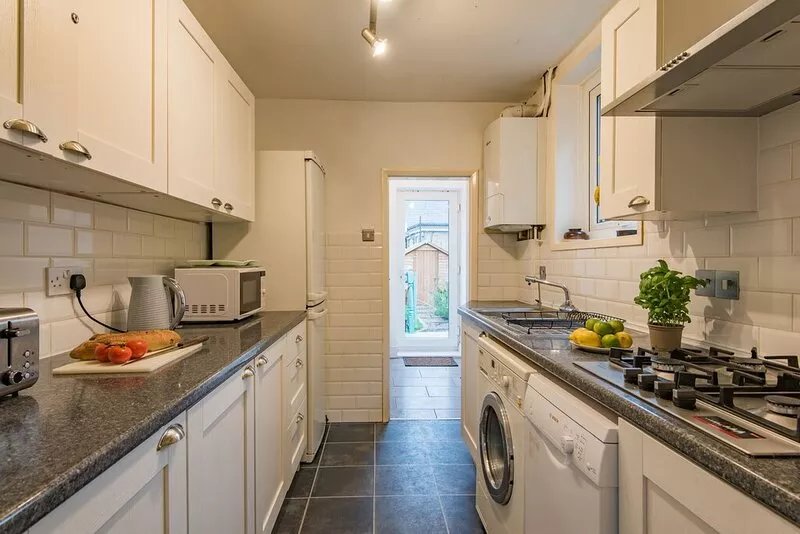 Quaint fisherman’s cottage tucked away in a quite Deal street