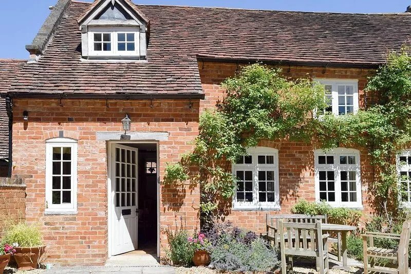 2 bedroom accommodation in Aston Cantlow, near Stratford