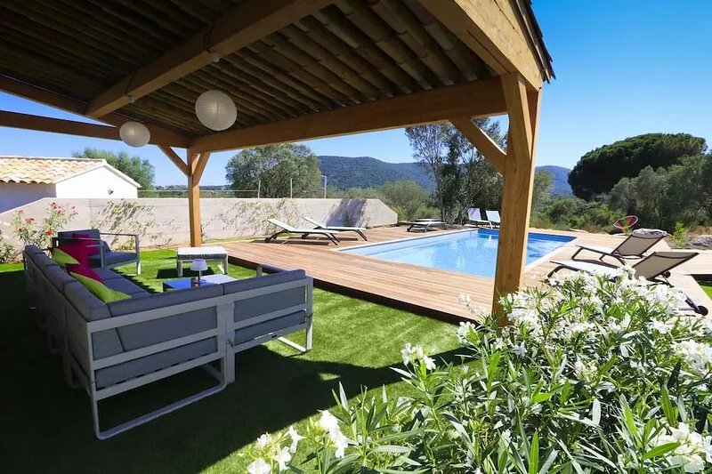 New villa, heated pool, 900 m from the sea