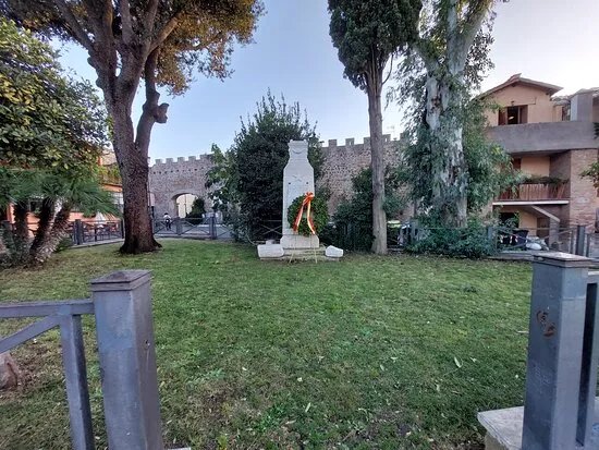 Monumento Ai Caduti Di Ostia