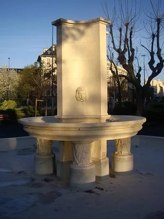 Square de la Jeune Resistance