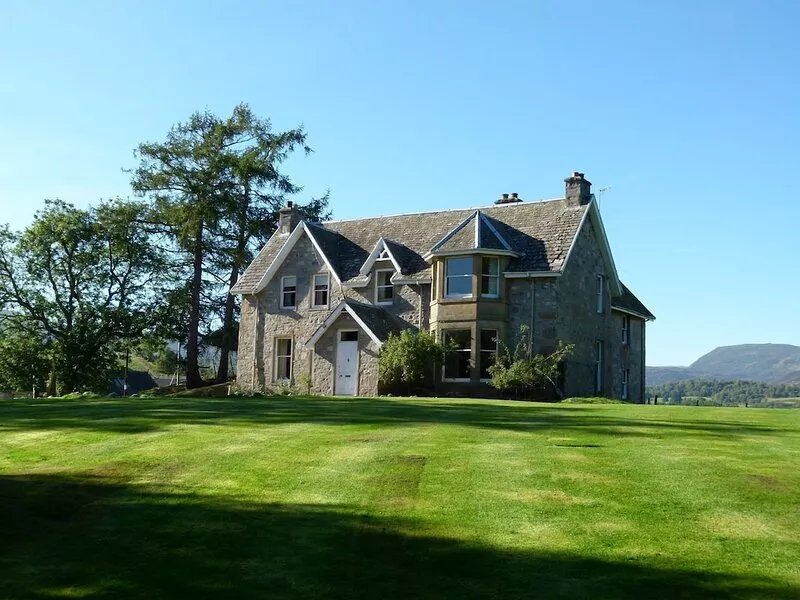 Spacious pet friendly 5-bedroom farmhouse set in the beautiful Cairngorm