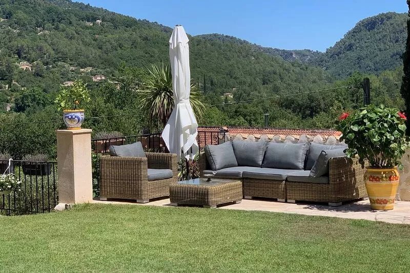 Charming Provencal Style Villa with a great pool area suitable for kids!