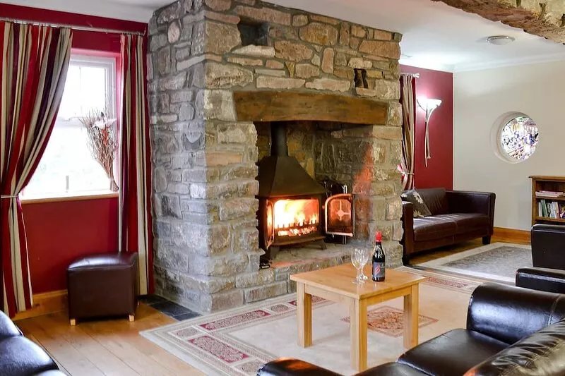 6 bedroom accommodation in Ferryside