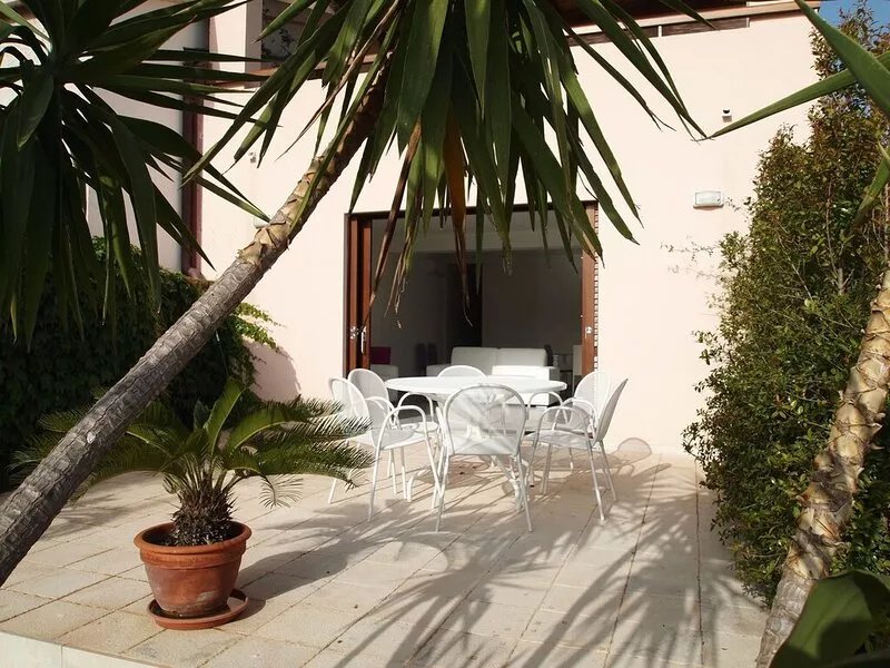 Elegant summer house in the shade of a centuries-old carob