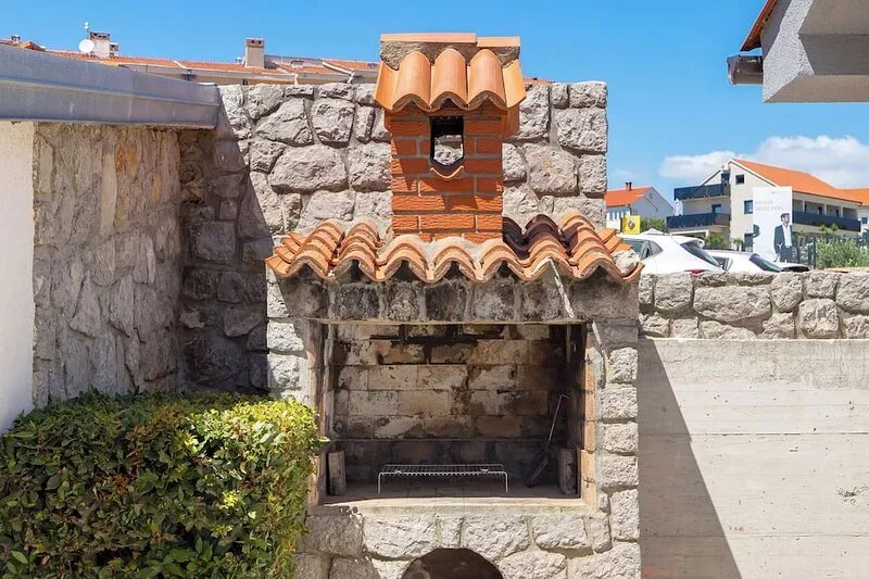 Premium Villa - private pool, large garden, seaside town