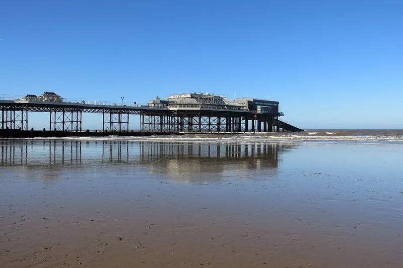 Spacious barn near Cromer. Rated 5*. Heated indoor pool & play area. Sleeps 4-6