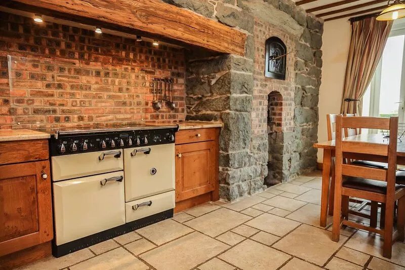 FARM WING -  a house that sleeps 4 guests  in 2 bedrooms
