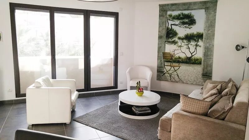 Luxury apartment, perfect for beach and exploring Juan-les-Pins and Antibes,