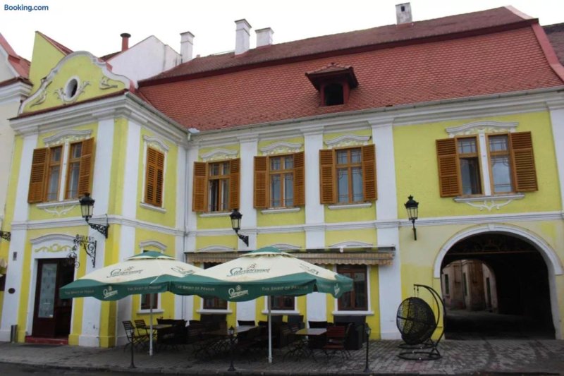 Ferdinand Apartments