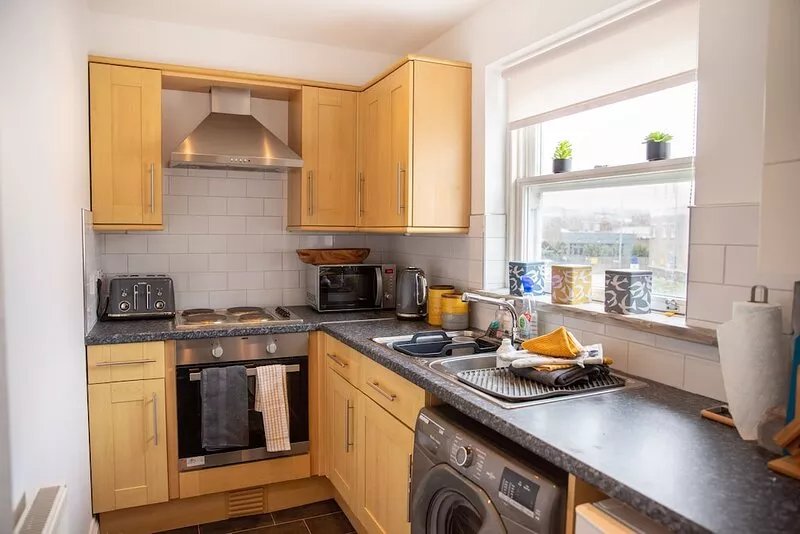 Sandbanks. The Beach House Apartments, central, parking and walk to the beach