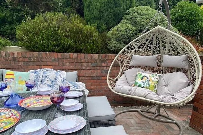 Luxury 4-5 Bed Home with Games Room and Balcony