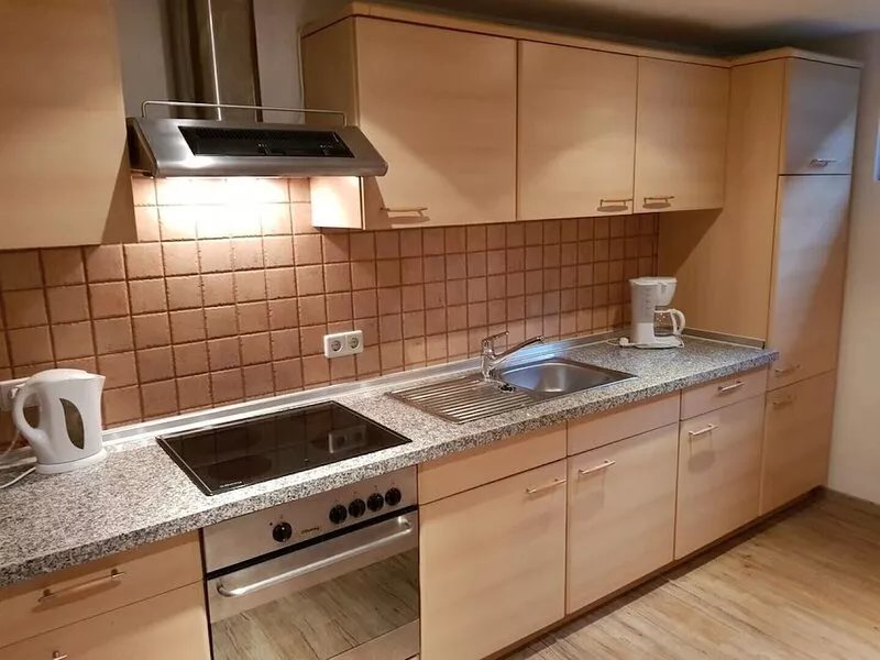 4 star basement apartment Alt-Mariendorf (parking lot on the property)