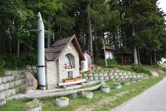 Pomnik upamietniajacy Szkole Szybowcowa