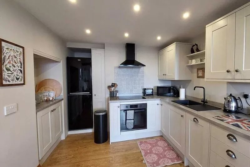 The Hayloft- dog friendly romantic retreat- log burner and lovely rural views