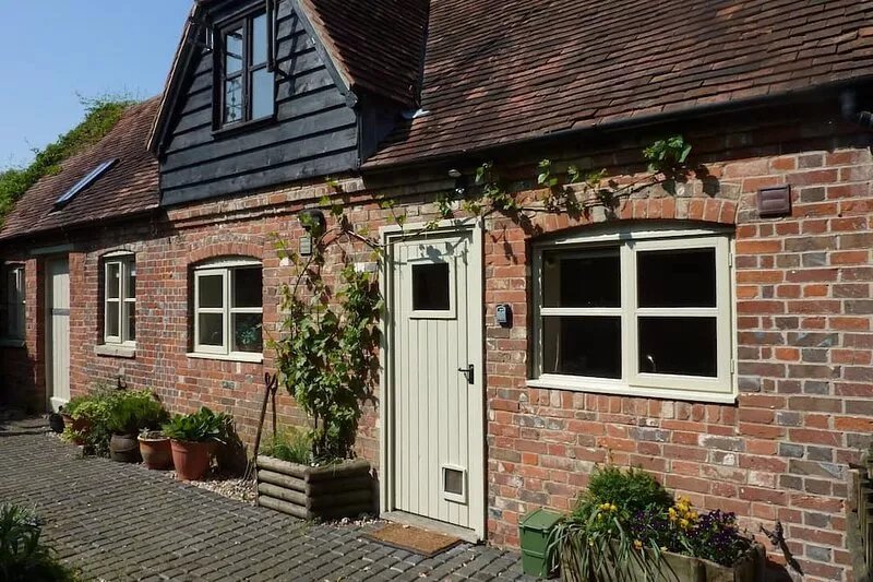 Superbly converted stables in beautiful countryside