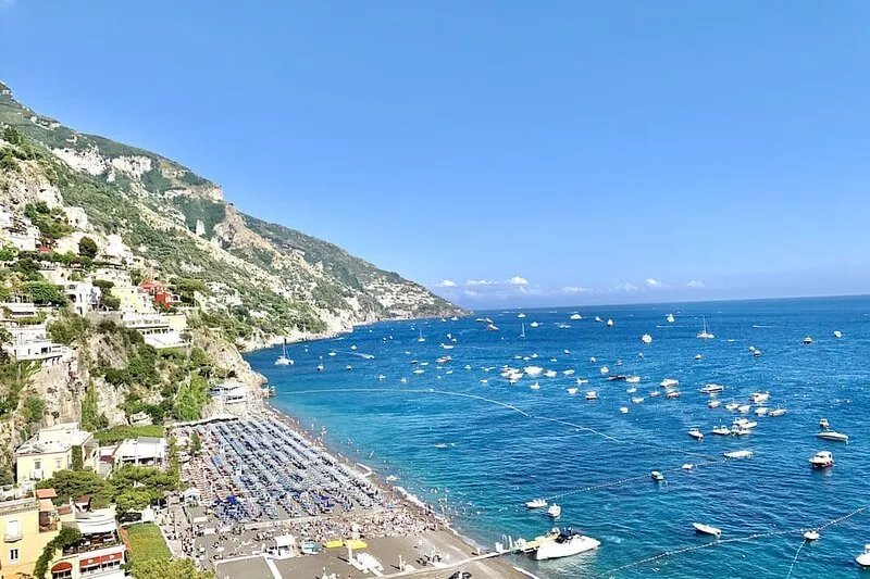 AMORE RENTALS - Casa Vira with Sea View, a Few Steps Away from the Beach