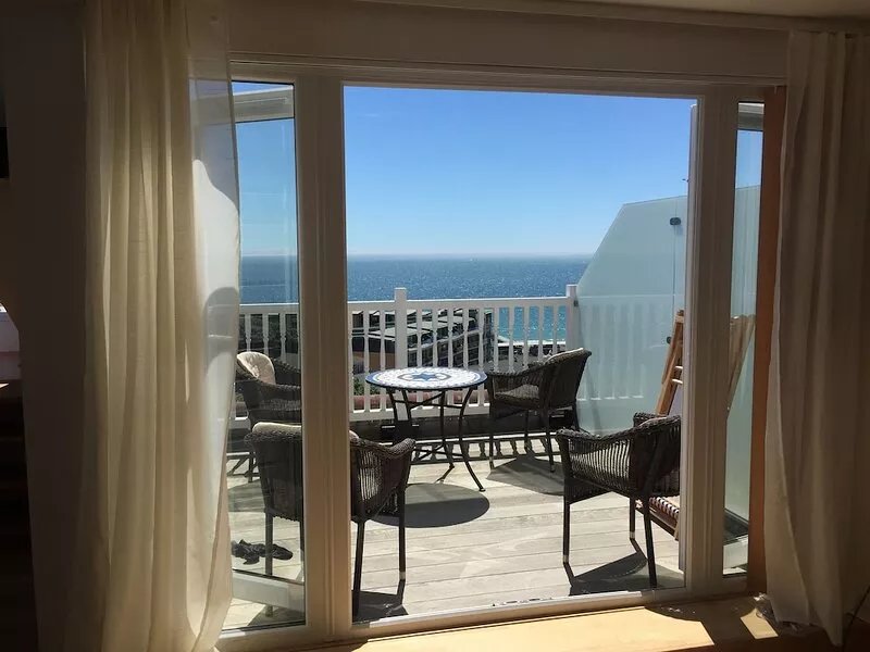 Stunning Penthouse Apartment - Off Street Parking - Great Sea Views