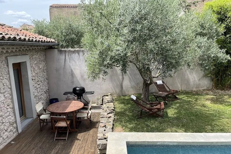 House with swimming pool 10 min walk from Carcassonne CV, quality fittings