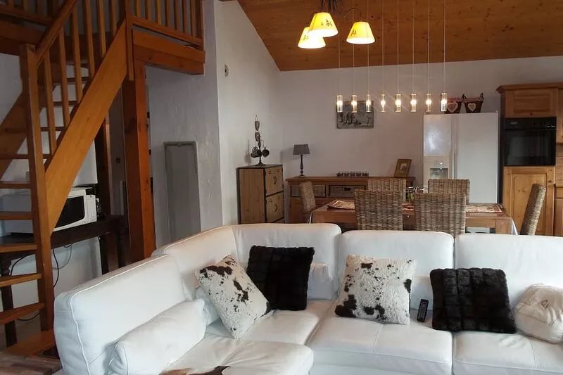 Very nice apartment for 6 people in the purest Savoyard style