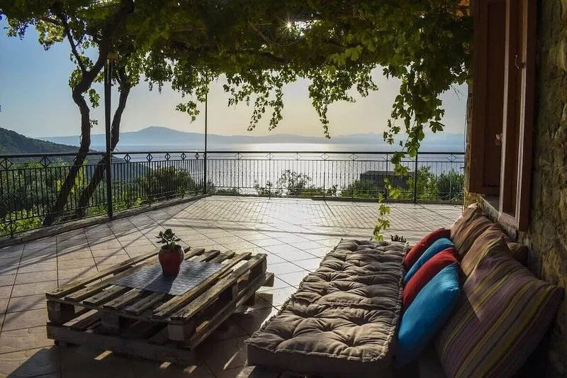 Coastal Stone Residence with Spectacular Scenery