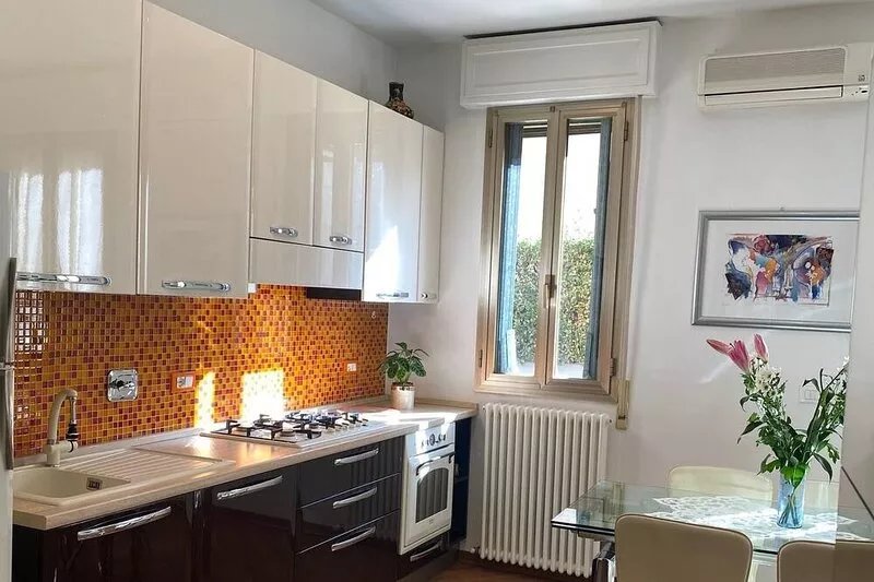 Nice apartment in Costa Saragozza area with free parking