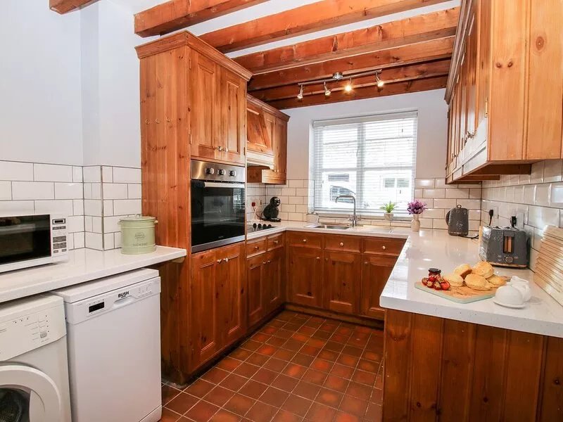 ROSEMARY COTTAGE, pet friendly, with open fire in Clun